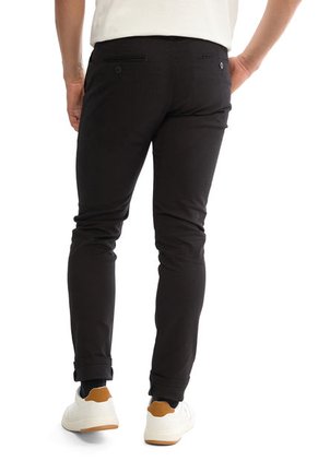 Pantalon Negro DOUGGER BOSTON.