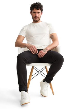 Pantalon Negro DOUGGER BOSTON.