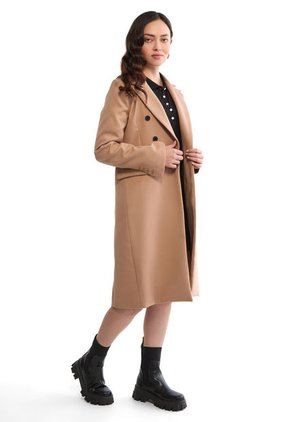 Gabán Beige DOUGGER ATENAS.