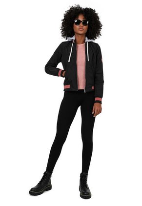 Chaqueta Negro DOUGGER ROSARIO