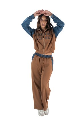 SET DE SUDADERA 2026
