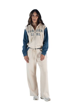 SET DE SUDADERA 2026