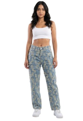 JEAN RECTO CON TEXTURA DISTRESSED