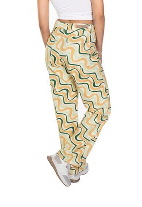 JEAN WIDE LEG CON HONDAS A TONO