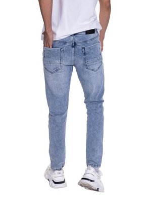 Jean Slim Fit Con Desgaste