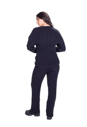 SET TEJIDO PARA MUJER