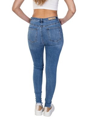 JEANS MID RISE PARA MUJER