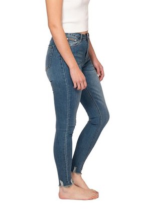 JEANS MIDE RISE
