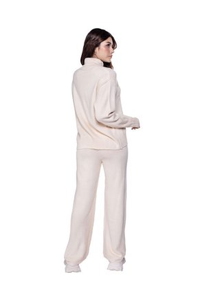 SET TEJIDO PARA MUJER