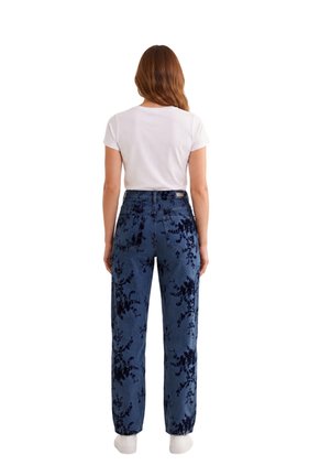 Jean Mujer Bordado Floral