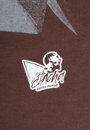 Camiseta El Hincha en la Cancha Marrón