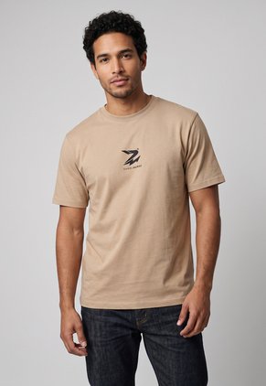 Camiseta El Hincha en la Cancha Caqui
