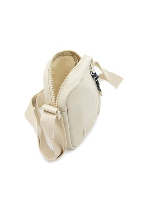 Bandolera Pequeña De Poliéster Con Accesorio En El Cierre