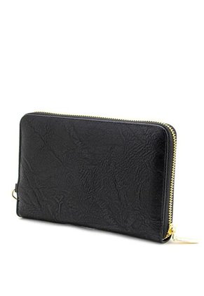 Billetera Tipo Sobre Repujada Face2Face EU2425800