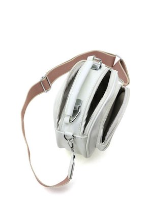 Bandolera Ovalada Face2Face HR2512601