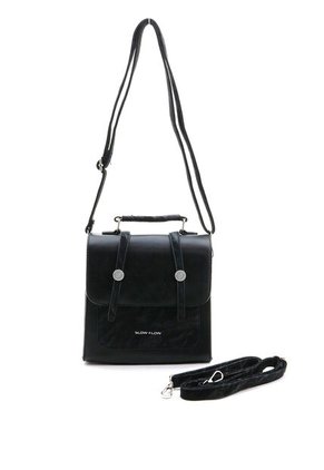 Morral Pequeño Tapa Con Correas Face2Face HR2512631