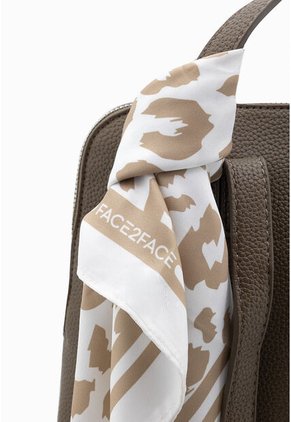 Morral Clasico Con Pañoleta Face2Face IQ2612654