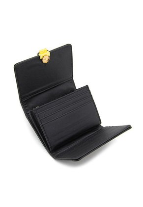 Billetera Pequeña Con Tapa Texturizada Face2Face DW241364