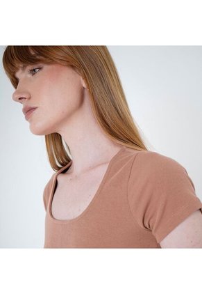 Camiseta Cuello Cuadrado Manga Corta