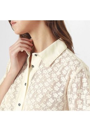 Blusa Crop Cuello Camisero Manga Corta