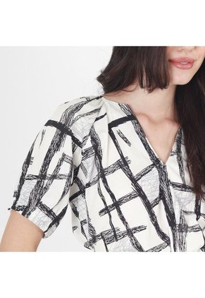 Blusa Cuello V Manga Corta