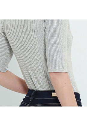 Sweater Cuello Redondo Manga Corta