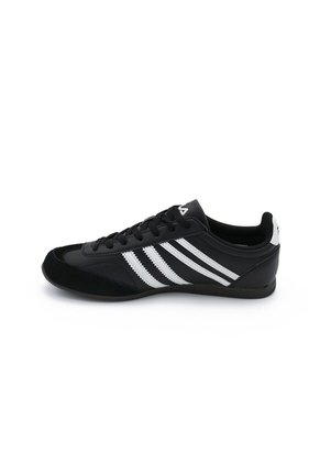 TENIS FILA HOMBRE 437550BLK KORAC Talla 37