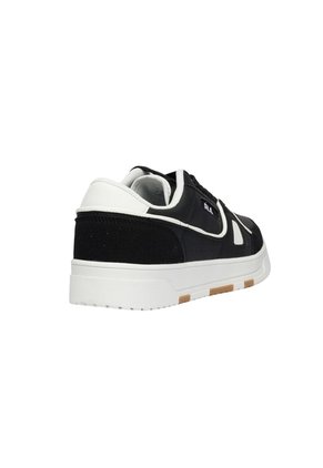 TENIS FILA HOMBRE 441100BLK GERKER Talla 8