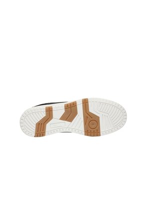 TENIS FILA HOMBRE 441100BLK GERKER Talla 8