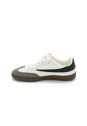 TENIS FILA HOMBRE 433900WHB SPACEOUT Talla 9