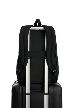 Morral En Lona Para Hombre Star Club 2.0 Morral En Lona Para Hombre Star Club 2.0 Negro FLY UP