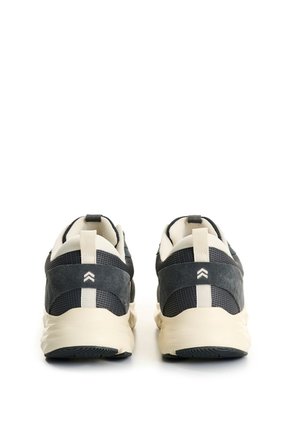 Tenis Spirited 2 Para Hombre Fly Up Tenis Spirited 2 Para Hombre Fly Up Gris 40 FLY UP