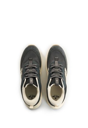 Tenis Spirited 2 Para Hombre Fly Up Tenis Spirited 2 Para Hombre Fly Up Gris 40 FLY UP
