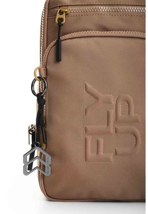 Manos Libres Forte 2.0 En Lona Texturizada Para Hombre Fly Up Manos Libres Forte 2.0 En Lona Texturizada Para Hombre Fly Up Tabaco FLY UP