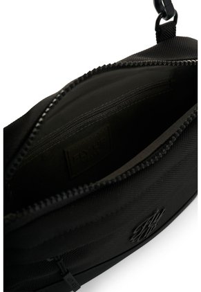 Riñonera En Lona Para Hombra Trainer Club 2.0 Riñonera En Lona Para Hombra Trainer Club 2.0 Negro FLY UP