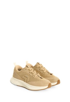 Tenis Spirited Spectrum 2 2.0 Para Hombre Fly Up Tenis Spirited Spectrum 2 2.0 Para Hombre Fly Up Tabaco 39 FLY UP