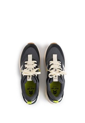 Tenis Fly Up Spirited 2.0 En Textil Y Cuero Para Hombre Contraste Tenis Fly Up Spirited 2.0 En Textil Y Cuero Para Hombre Contraste Negro 46 FLY UP