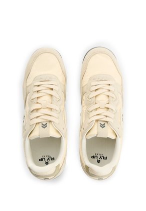 Tenis Dash En Lona Y Gamuza Para Hombre Fly Up Tenis Dash En Lona Y Gamuza Para Hombre Fly Up Arena 41 FLY UP