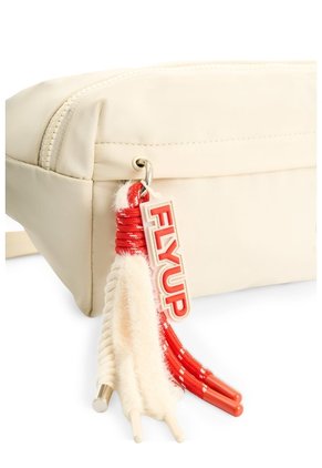 Riñonera Wave 1.0 En Lona Para Mujer Fly Up Riñonera Wave 1.0 En Lona Para Mujer Fly Up Crema FLY UP