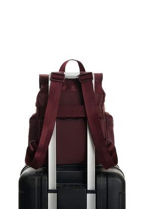Morral En Lona Para Mujer Move Floral Morral En Lona Para Mujer Move Floral Vinotinto FLY UP