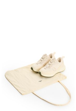 Tenis Spirited Spectrum 1.0 Para Mujer Fly Up Tenis Spirited Spectrum 1.0 Para Mujer Fly Up Blanco 40 FLY UP