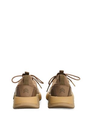 Tenis Freedom Unity 2.0 Para Hombre Fly Up Tenis Freedom Unity 2.0 Para Hombre Fly Up Tabaco 45 FLY UP