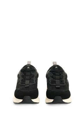 Tenis Spirited 3 1.0 En Textil Y Gamuza Para Mujer Fly Up Tenis Spirited 3 1.0 En Textil Y Gamuza Para Mujer Fly Up Negro 35 FLY UP