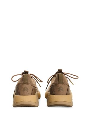 Tenis Freedom Unity 2.0 Para Hombre Fly Up Tenis Freedom Unity 2.0 Para Hombre Fly Up Tabaco 38 FLY UP