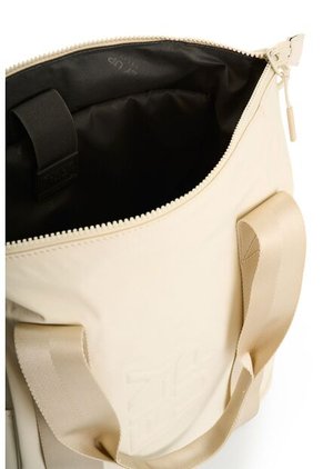 Shopping Sprint En Lona Para Mujer Fly Up Shopping Sprint En Lona Para Mujer Fly Up Crema FLY UP
