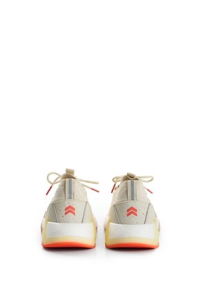 Tenis Freedom 2 Para Mujer Fly Up Tenis Freedom 2 Para Mujer Fly Up Crema 34 FLY UP