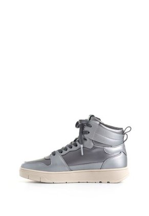 Tenis Fly Up Off En Textil Y Cuero Para Mujer High Top Tenis Fly Up Off En Textil Y Cuero Para Mujer High Top Plata 40 FLYUP