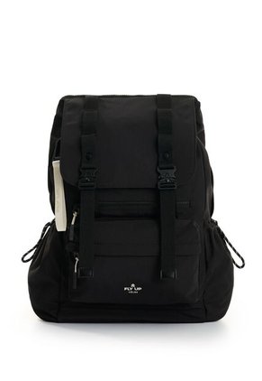Morral Utilitario Para Hombre Venture 2 Fly Up Morral Utilitario Para Hombre Venture 2 Fly Up Negro FLYUP