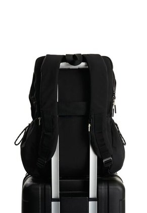 Morral Utilitario Para Hombre Venture 2 Fly Up Morral Utilitario Para Hombre Venture 2 Fly Up Negro FLYUP