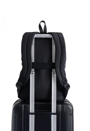 Morral Fly Up Star 2.0 En Lona Para Hombre Silueta Clásica Morral Fly Up Star 2.0 En Lona Para Hombre Silueta Clásica Negro FLYUP